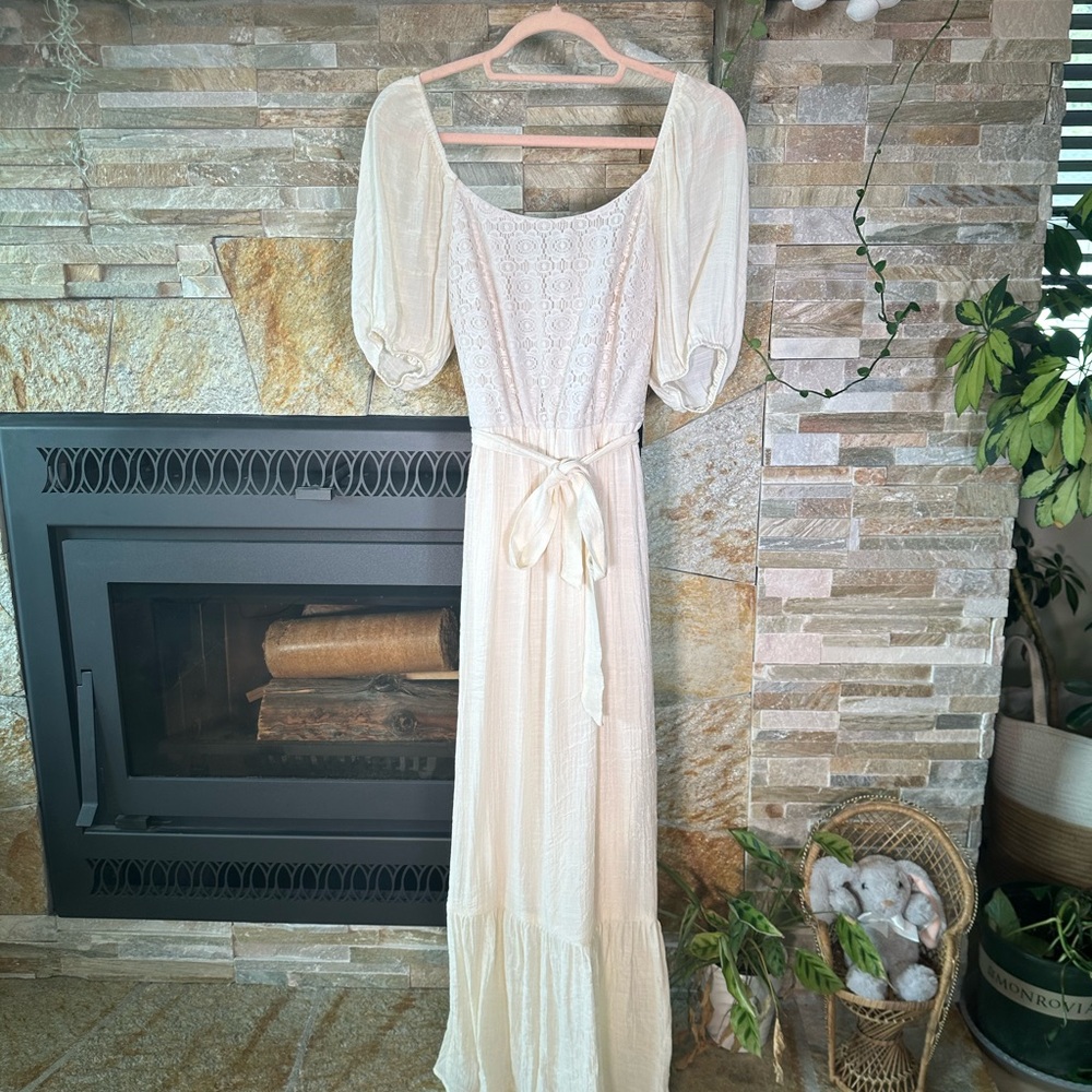 NWT Luxology Cream Lacy Long Flowy Dress S - Perfect for Summer!